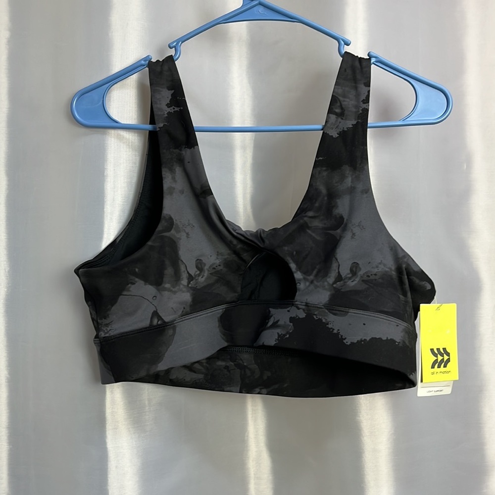 All in motion, light support, twist bra - Picture 2 of 5